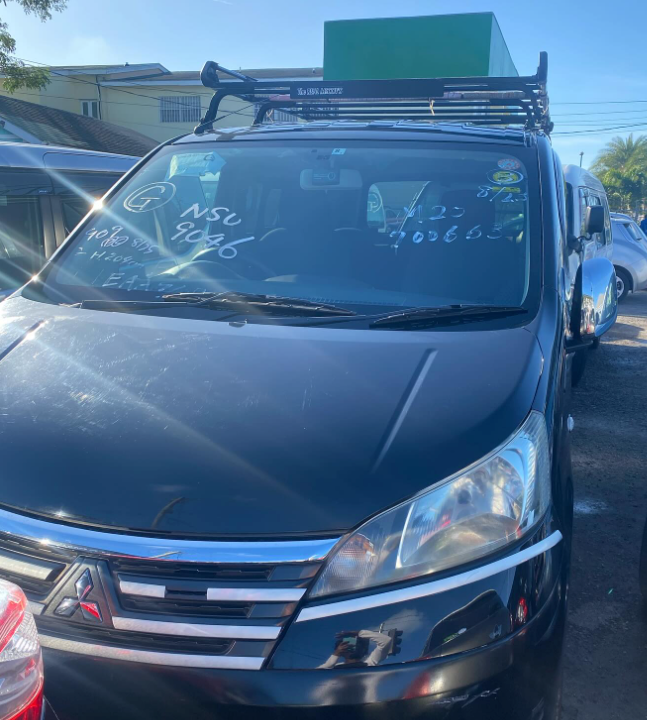 2013 Mitsubishi Delica Black