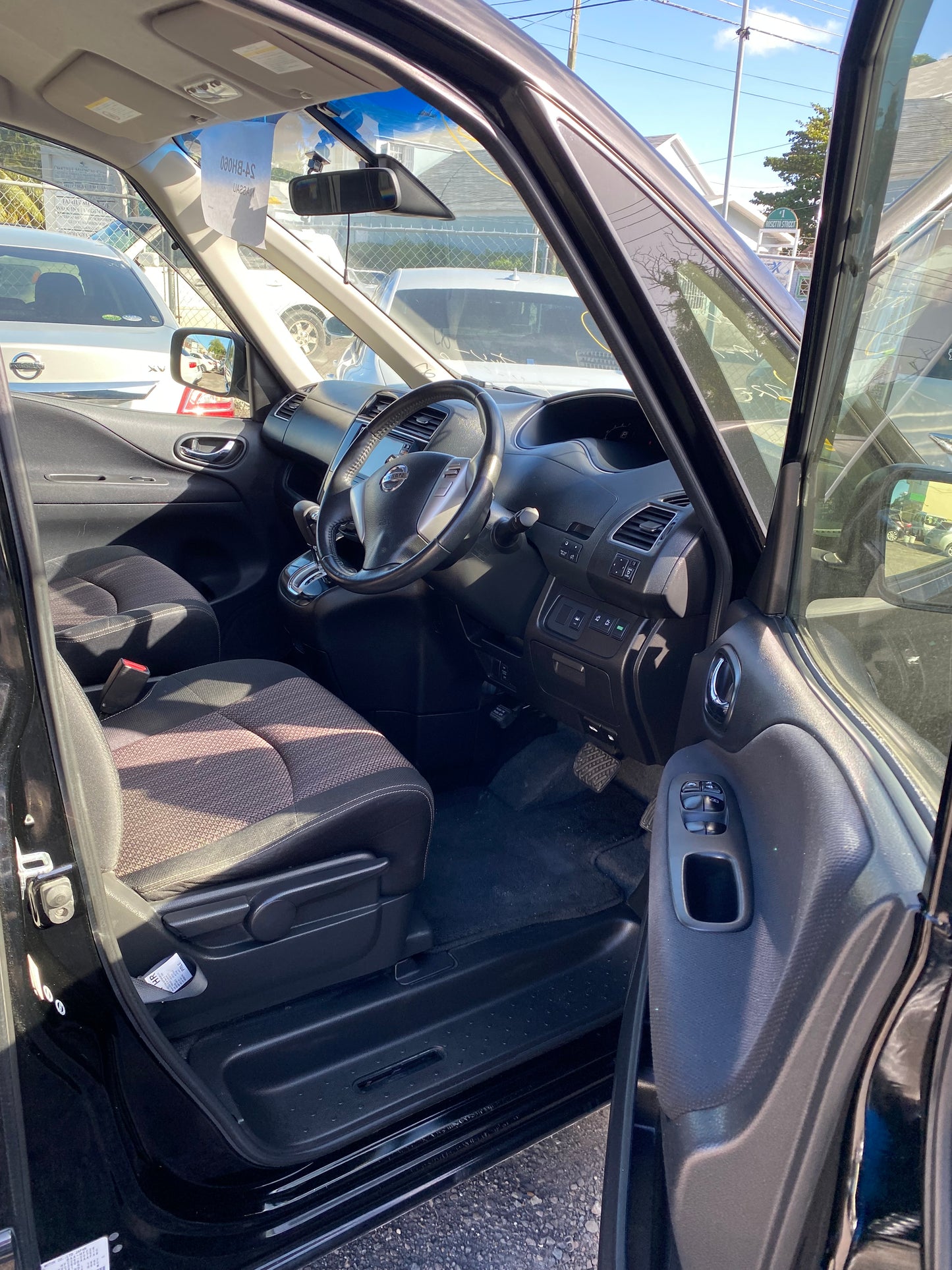 2014 Nissan Serena black