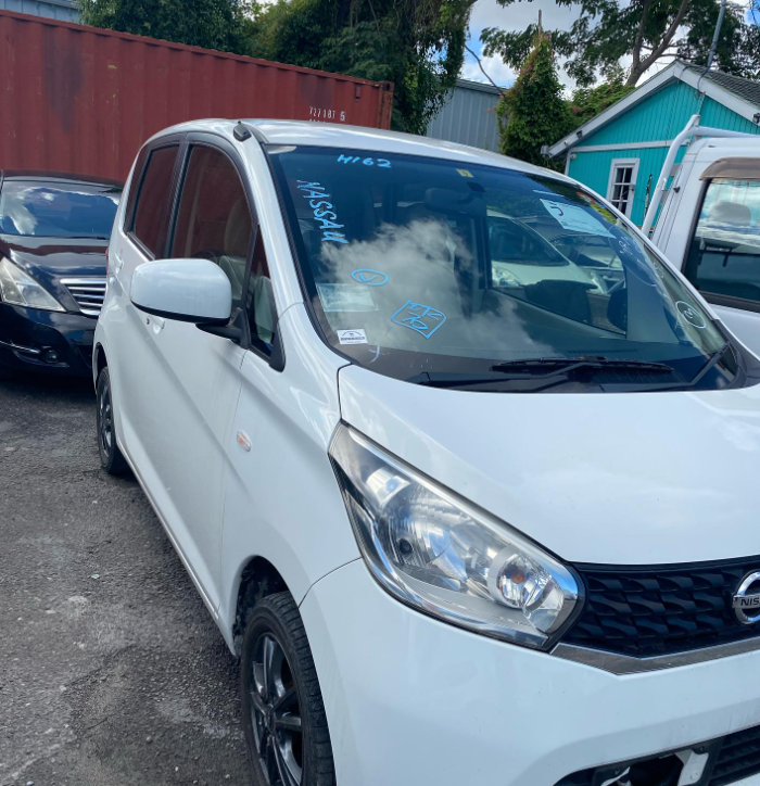 2014 Nissan dayz White