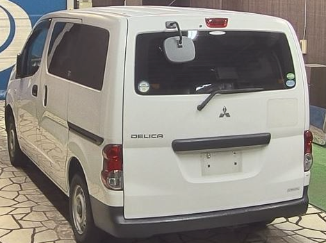 2013 Mitsubishi Delica White